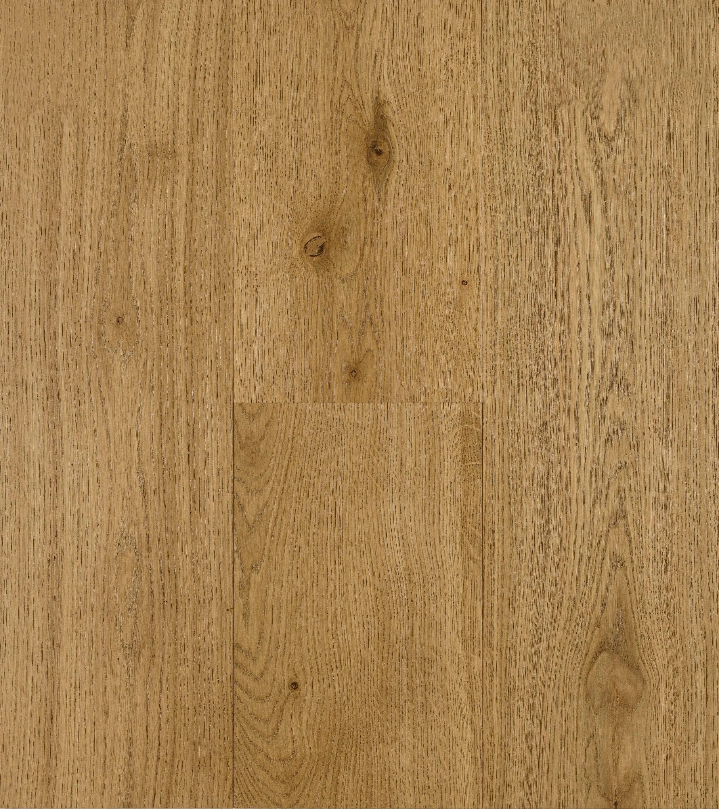 RIVA Amber European white oak, Character grade — knots and grain movement running the length of every plank
